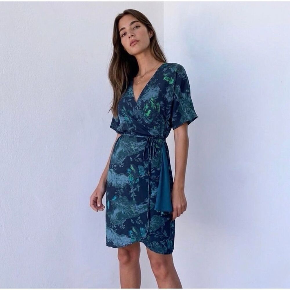 Aritzia Babaton Wallace Floral Botanical Wrap Dress Short Sleeve Black Large